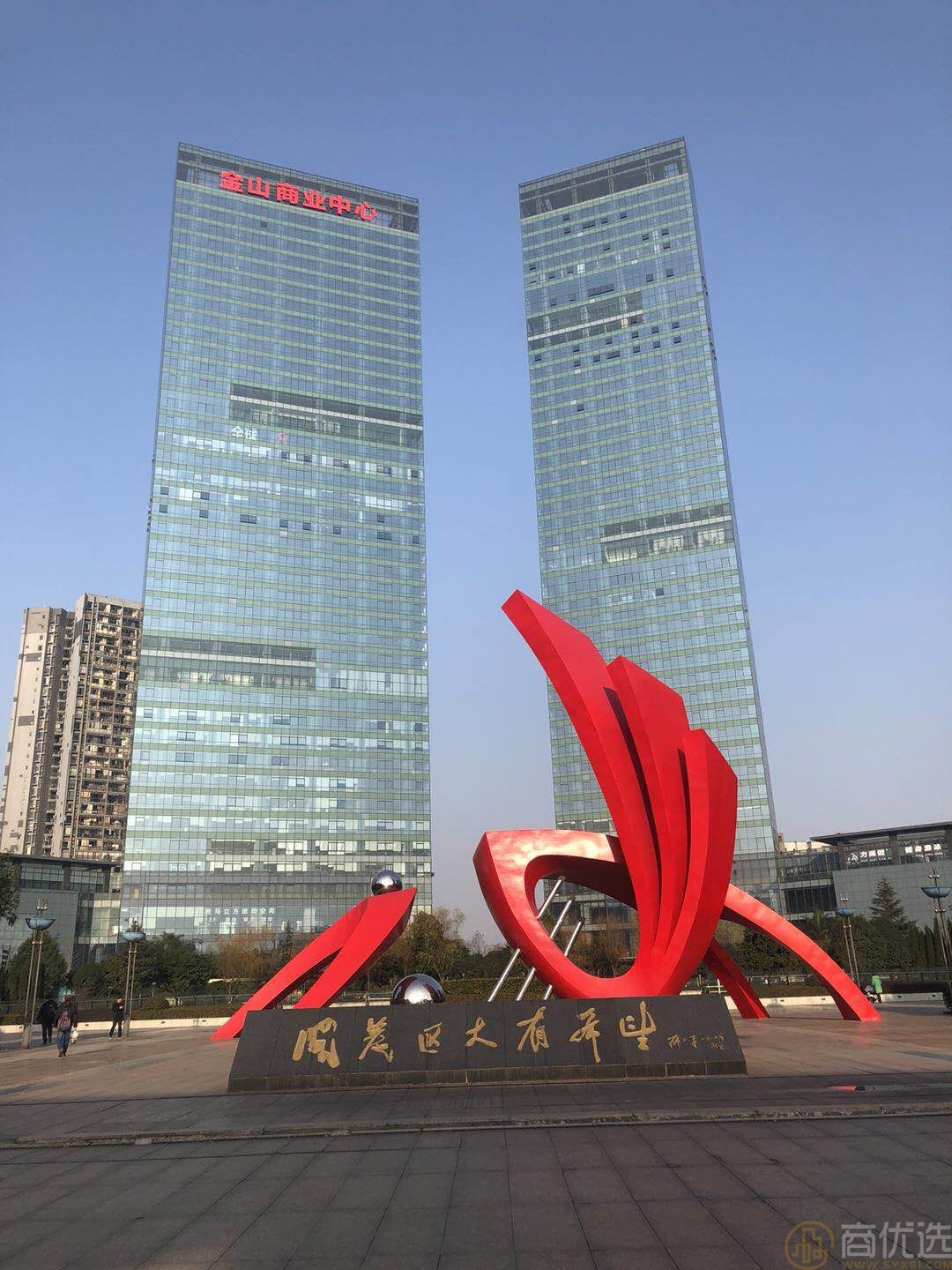 北京西城晶华，位于北京市西城区核心地段，是一个集高端住宅、优质配套与便利交通于一体的精品楼盘。项目周边教育资源丰富，生活配套齐全，是众多家庭理想的选择。