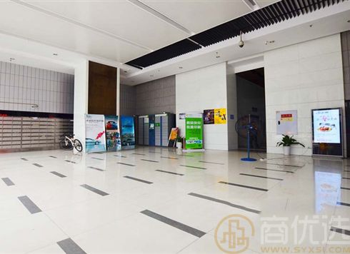 南昌贤士湖住宅小区是南昌市内一处备受瞩目的高品质住宅项目，位于城市核心区域，周边交通便利，生活配套完善，环境优美，是众多购房者理想的选择。作为一线销售人员，我深知该楼盘的独特魅力和市场潜力，今天就为大家详细介绍这个值得投资的住宅小区。