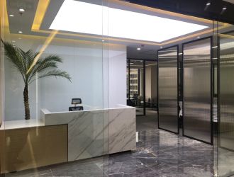 重庆中建瑾和城,位于重庆市主城核心地段,是中建集团精心打造的高品质住宅项目。项目集居住、商业、休闲于一体,凭借优越的地理位置和完善的配套设施,成为众多购房者关注的焦点。