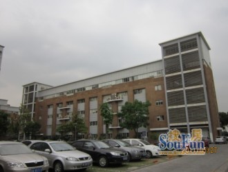 武汉长存锦园，位于武汉市核心地段，是一个集居住、休闲、商业于一体的高品质住宅小区。项目周边交通便利，配套完善，环境优美，是众多购房者关注的焦点。无论是自住还是投资，长存锦园都能满足不同人群的需求，成为城市生活的理想选择。