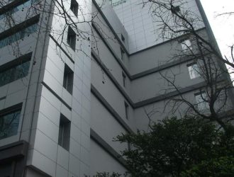北京建外SOHO写字楼，作为北京CBD核心区的高端商务地标，凭借其优越的地段、完善的配套和卓越的商业价值，成为众多企业争相入驻的首选。