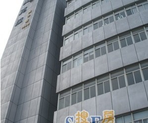 无锡春申路小区，位于无锡市核心地段，是一个集居住、商业、教育、医疗于一体的高品质住宅区。作为近年来备受关注的热门楼盘之一，春申路小区凭借其优越的地理位置、完善的配套设施和舒适的居住环境，吸引了大量购房者的目光。无论是自住还是投资，这里都是一个值得考虑的选择。