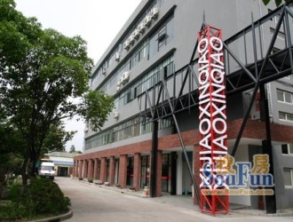 成都汇融达令港，位于成都市成华区核心地段，是一个集高端住宅、商业配套与生态园林于一体的现代化复合型社区。项目依托城市主干道，交通便利，周边生活配套齐全，是近年来成都楼市中备受关注的热点楼盘。