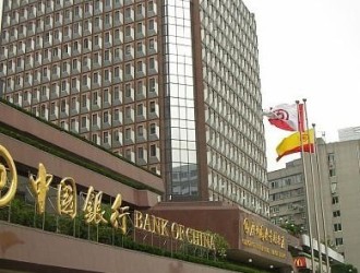 南京明城大厦写字楼是南京市核心商务区的一颗璀璨明珠，位于鼓楼区核心地段，紧邻新街口商圈，交通便利，周边配套成熟，是众多企业争相入驻的优质选择。作为一座集商务、办公、休闲于一体的现代化写字楼，南京明城大厦不仅拥有优越的地理位置，更在环境、设施和性价比等方面展现出独特的优势，成为南京商业地产市场中备受瞩目的焦点项目。