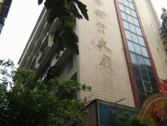 远东·御江豪庭,位于广州市海珠区核心地段,是集高端住宅、优质配套与便捷交通于一体的精品楼盘。项目依托珠江河畔的自然景观,融合现代都市生活需求,打造宜居宜商的理想家园。