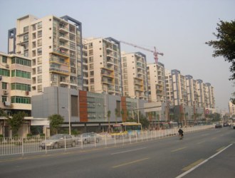 广州倾城2009写字楼作为广州市中心区域的高端商务办公空间，凭借其优越的地段、完善的配套设施以及便捷的交通网络，成为众多企业投资和入驻的首选。