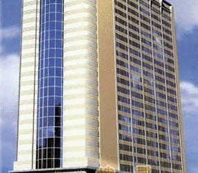 广州飞鹅西路大院，位于广州市白云区核心地段，是集居住、休闲、商业于一体的城市生活新地标。作为一处具有丰富历史底蕴与现代生活配套的住宅小区，飞鹅西路大院凭借其优越的地理位置和完善的配套设施，吸引了众多购房者的关注。
