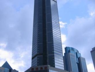 深圳天安高尔夫丽景阁，位于深圳市南山区的核心地段，是一个集高端住宅、优质配套和便捷交通于一体的精品楼盘。项目周边环境优美，生活便利，是追求品质生活的理想选择。