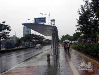 东莞金湾领海独墅，位于东莞市南城区核心地段，是集高端住宅、生态园林、完善配套于一体的现代化宜居社区。项目依托周边成熟商圈与便捷交通网络，为业主打造高品质生活体验。