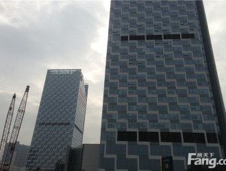 长沙鑫天大厦写字楼作为岳麓区核心地段的商务地标，凭借其优越的地理位置、完善的配套设施和优质的办公环境，成为众多企业投资置业的首选。无论是初创公司还是大型企业，这里都能提供一个高效、便捷、充满活力的办公空间。