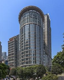 重庆财富大厦，位于重庆市核心商圈，是集商务、金融、商业于一体的城市综合体，凭借其优越的地段和完善的配套设施，成为众多投资者和企业青睐的首选。