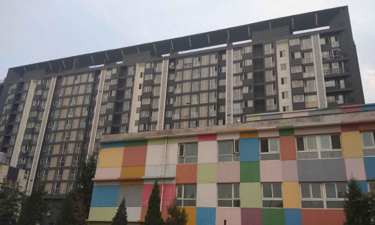 中国电信西部信息中心作为成都高新区的重要地标,不仅承载着科技与信息的前沿力量,更成为城市发展的新引擎。这里汇聚了高端商务、智慧生活和高效交通等多重优势,是现代都市人理想的生活与工作交汇点。无论是从地段价值、环境品质还是未来发展潜力来看,该区域都具备极高的投资与居住价值,吸引着越来越多的关注目光。