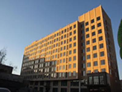 中国电信西部信息中心作为成都高新区的重要地标,不仅承载着科技与信息的前沿力量,更成为城市发展的新引擎。这里汇聚了高端商务、智慧生活和高效交通等多重优势,是现代都市人理想的生活与工作交汇点。无论是从地段价值、环境品质还是未来发展潜力来看,该区域都具备极高的投资与居住价值,吸引着越来越多的关注目光。