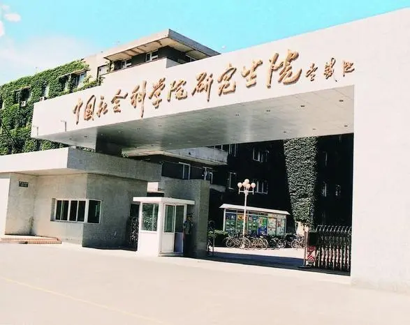 无锡璟隆广场，作为无锡市重点打造的高品质住宅项目，凭借其优越的地理位置、完善的配套设施和良好的居住环境，成为众多购房者关注的焦点。该项目不仅满足了现代人对生活品质的追求，更以合理的价格和优质的物业服务，吸引了大量购房者的目光。